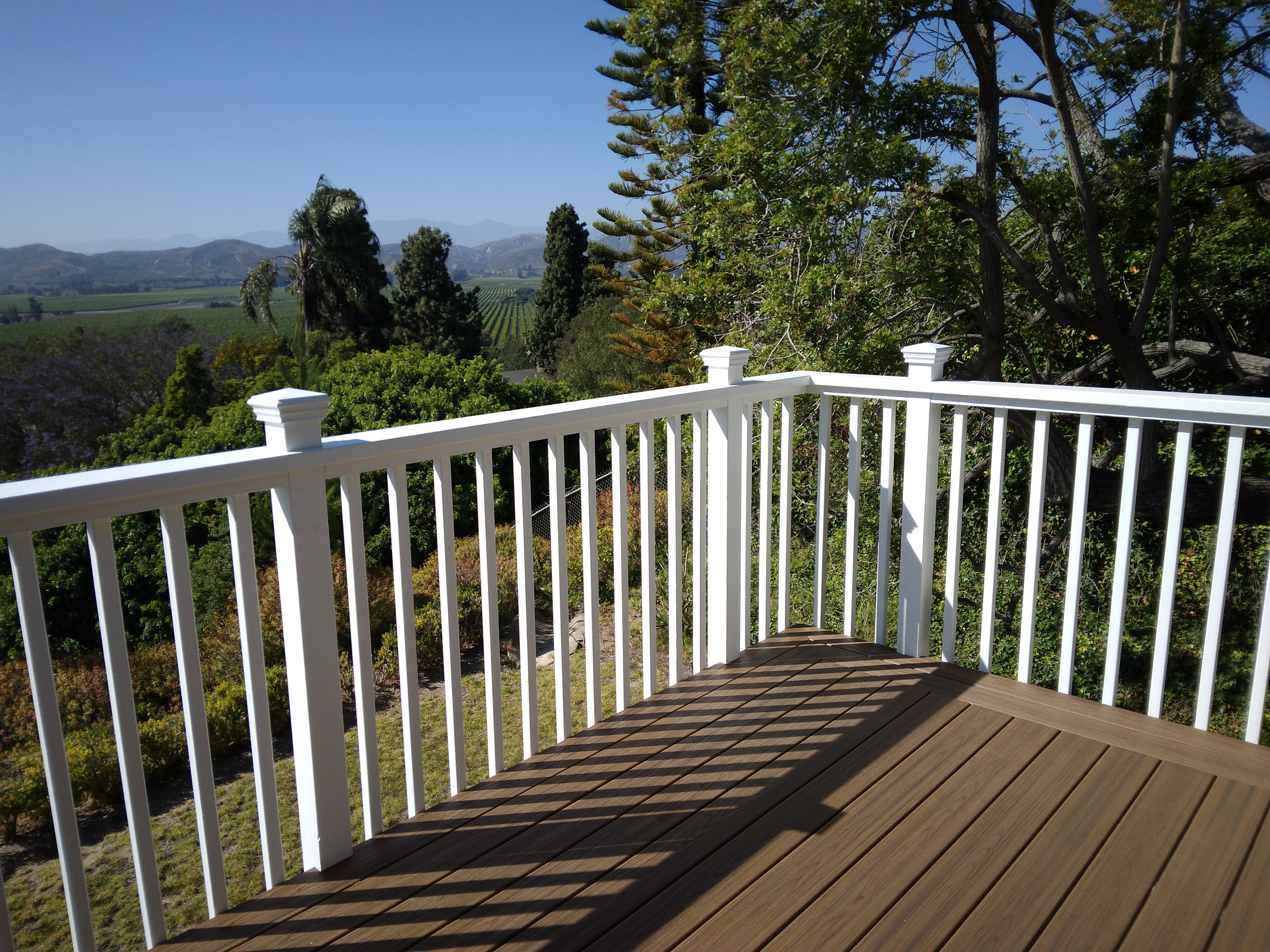 Composite deck with white railing - Camarillo